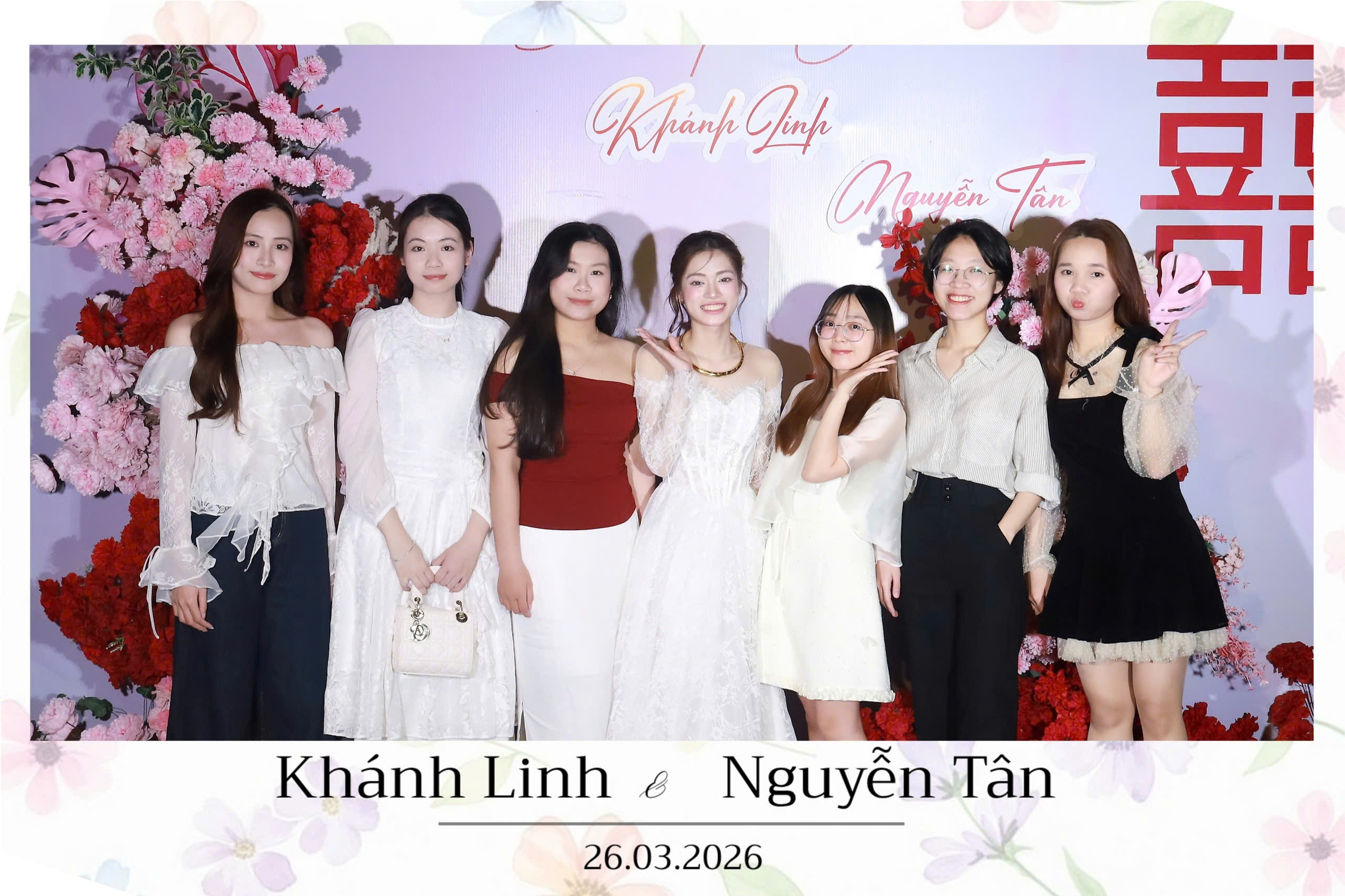 Ảnh photobooth và sổ lưu bút tại sự kiện
